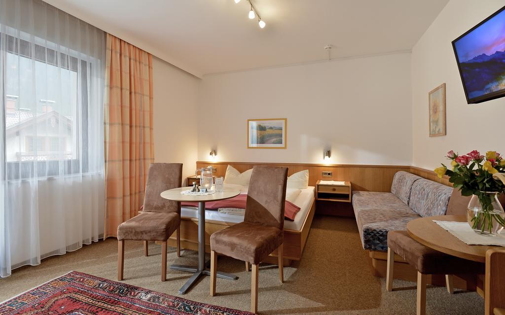 Hotel Garni Jennewein Mayrhofen Phòng bức ảnh