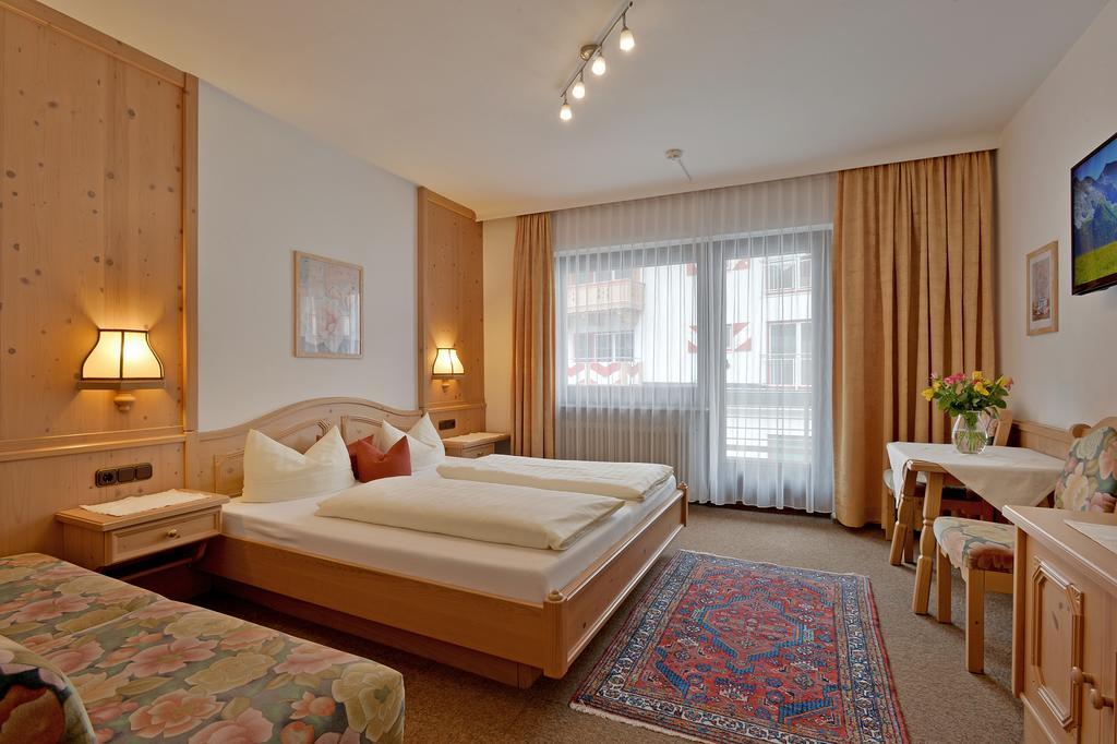 Hotel Garni Jennewein Mayrhofen Phòng bức ảnh