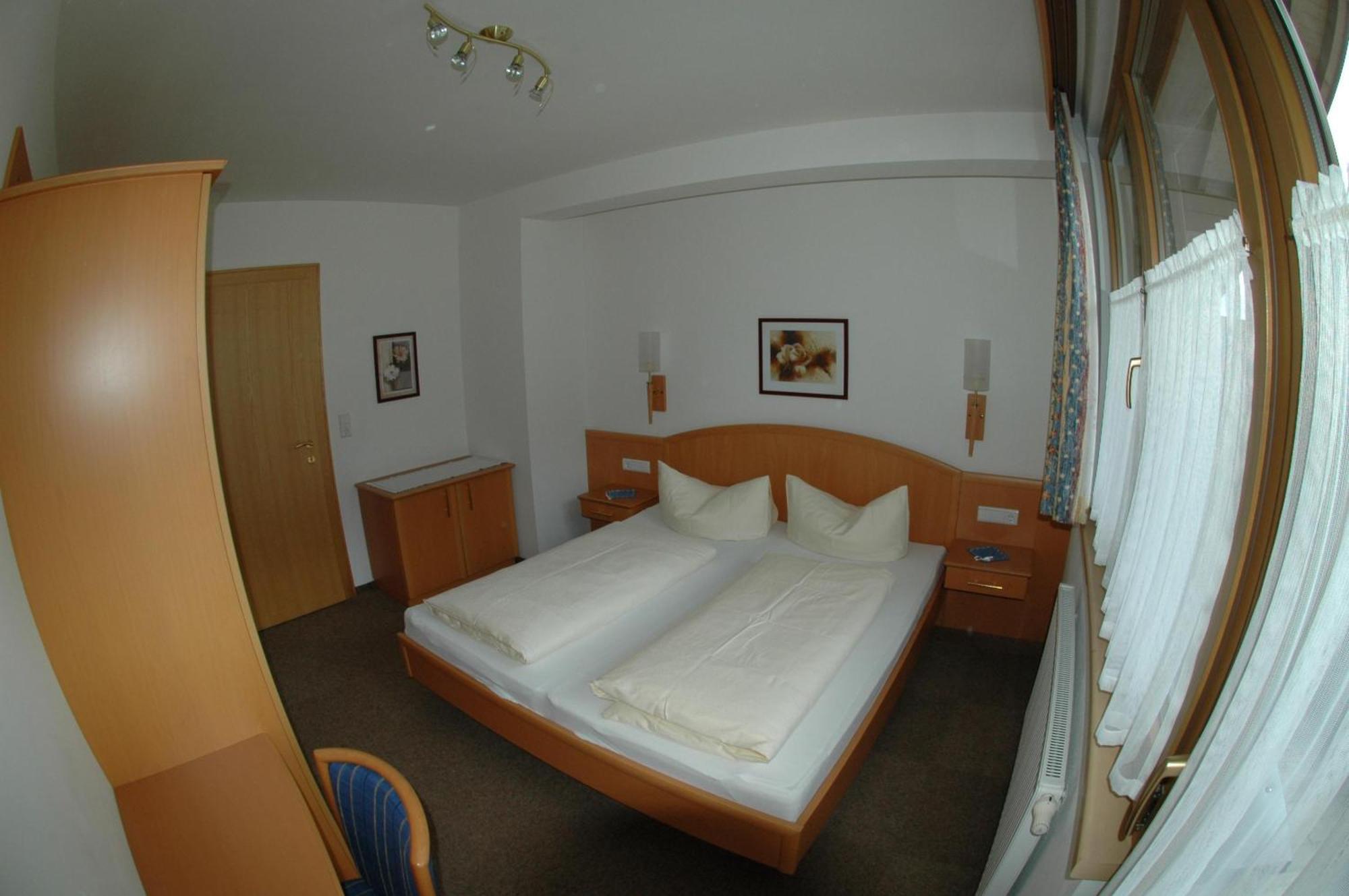 Hotel Garni Jennewein Mayrhofen Phòng bức ảnh