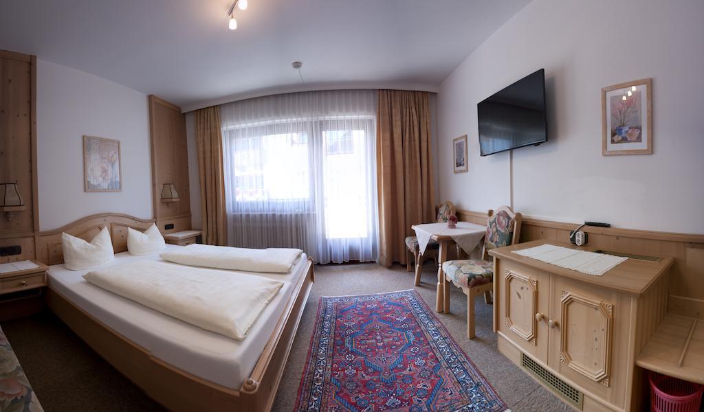 Hotel Garni Jennewein Mayrhofen Phòng bức ảnh