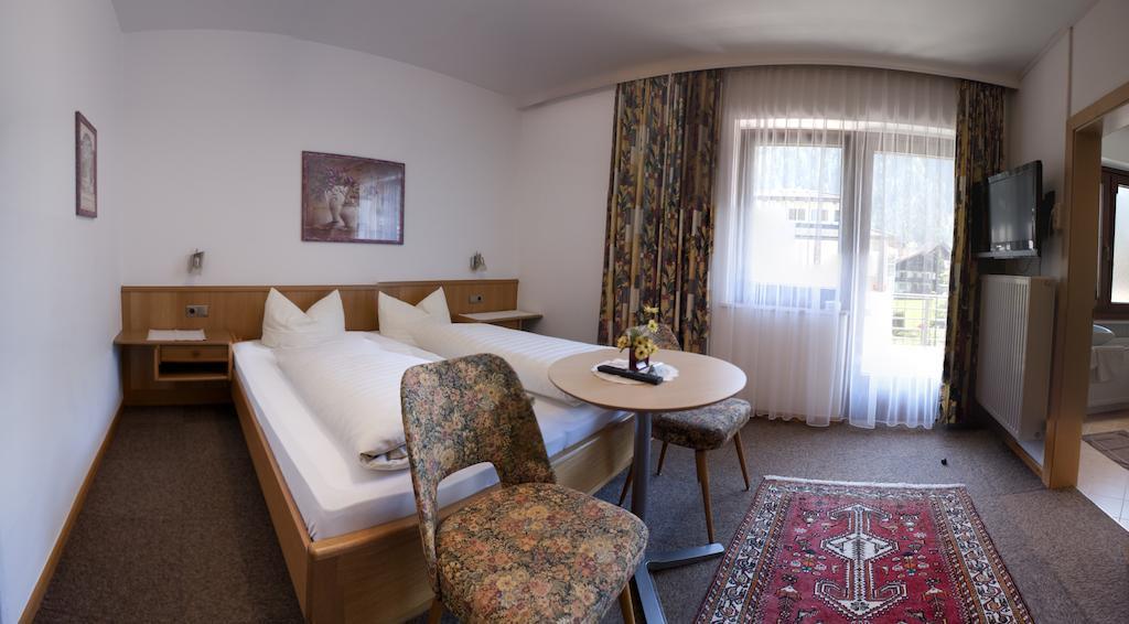 Hotel Garni Jennewein Mayrhofen Ngoại thất bức ảnh