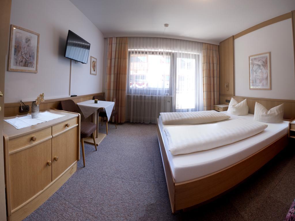 Hotel Garni Jennewein Mayrhofen Phòng bức ảnh