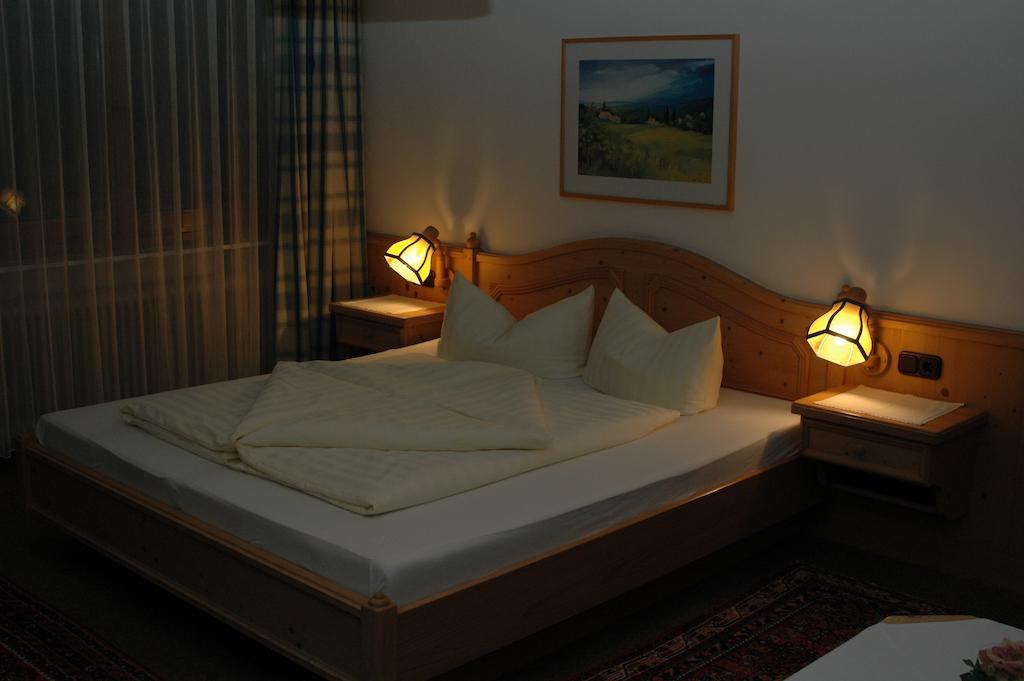 Hotel Garni Jennewein Mayrhofen Phòng bức ảnh