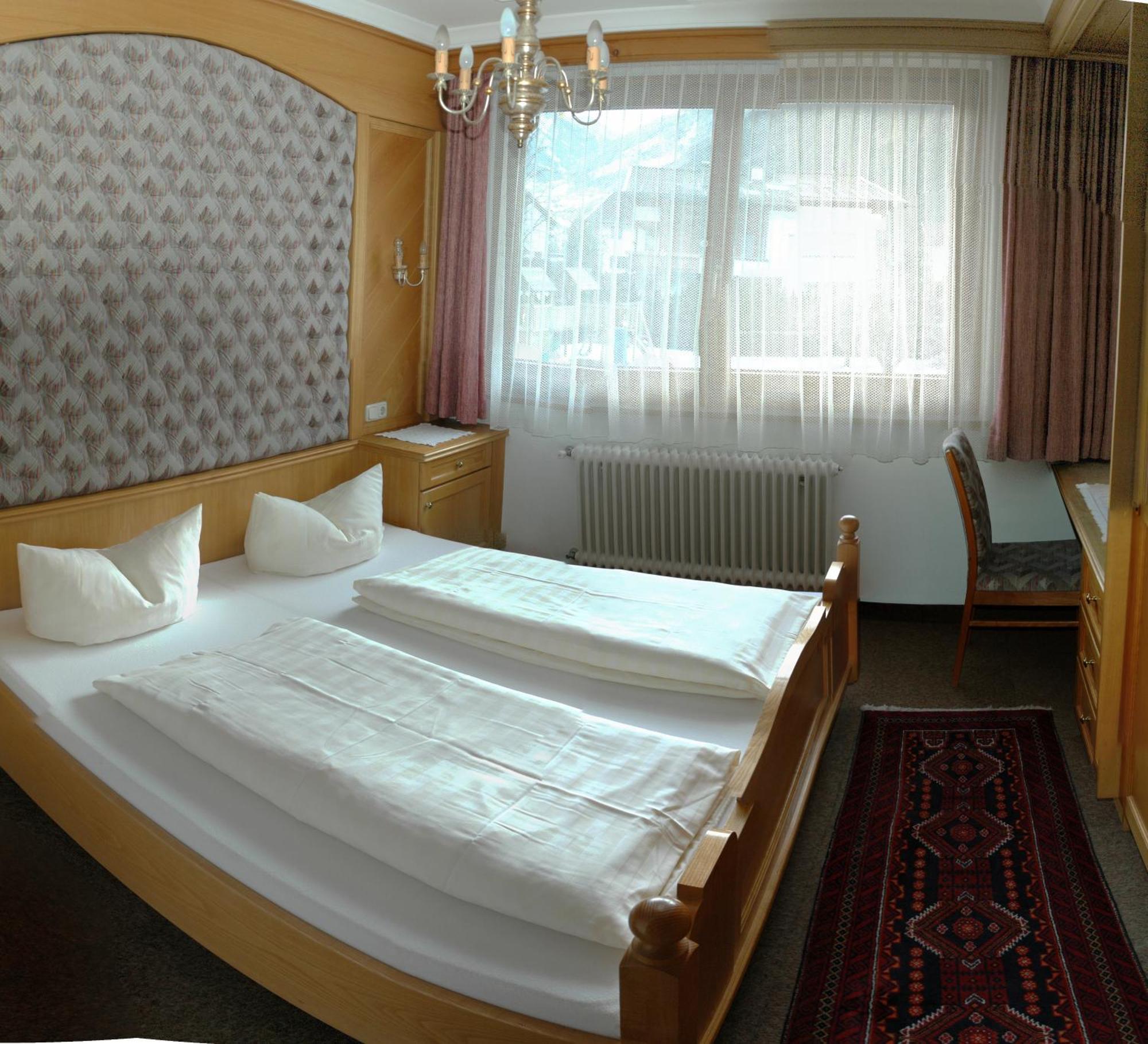 Hotel Garni Jennewein Mayrhofen Ngoại thất bức ảnh